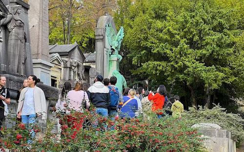 Visitors of the cemetery tour